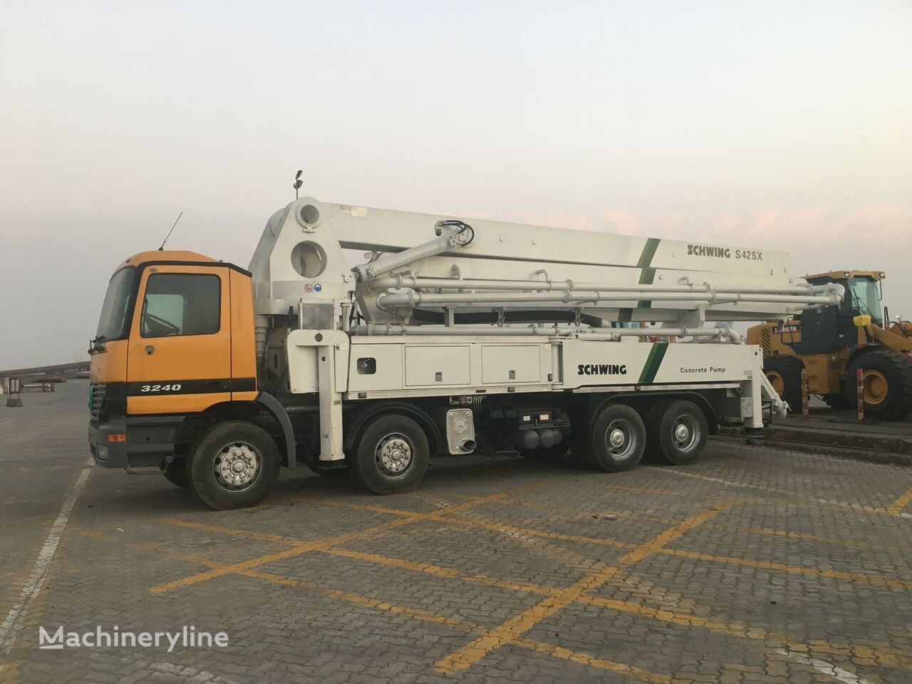 Schwing S42M   alvázon betonpumpa