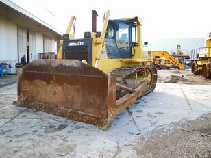 Komatsu D85EX-15 buldózer