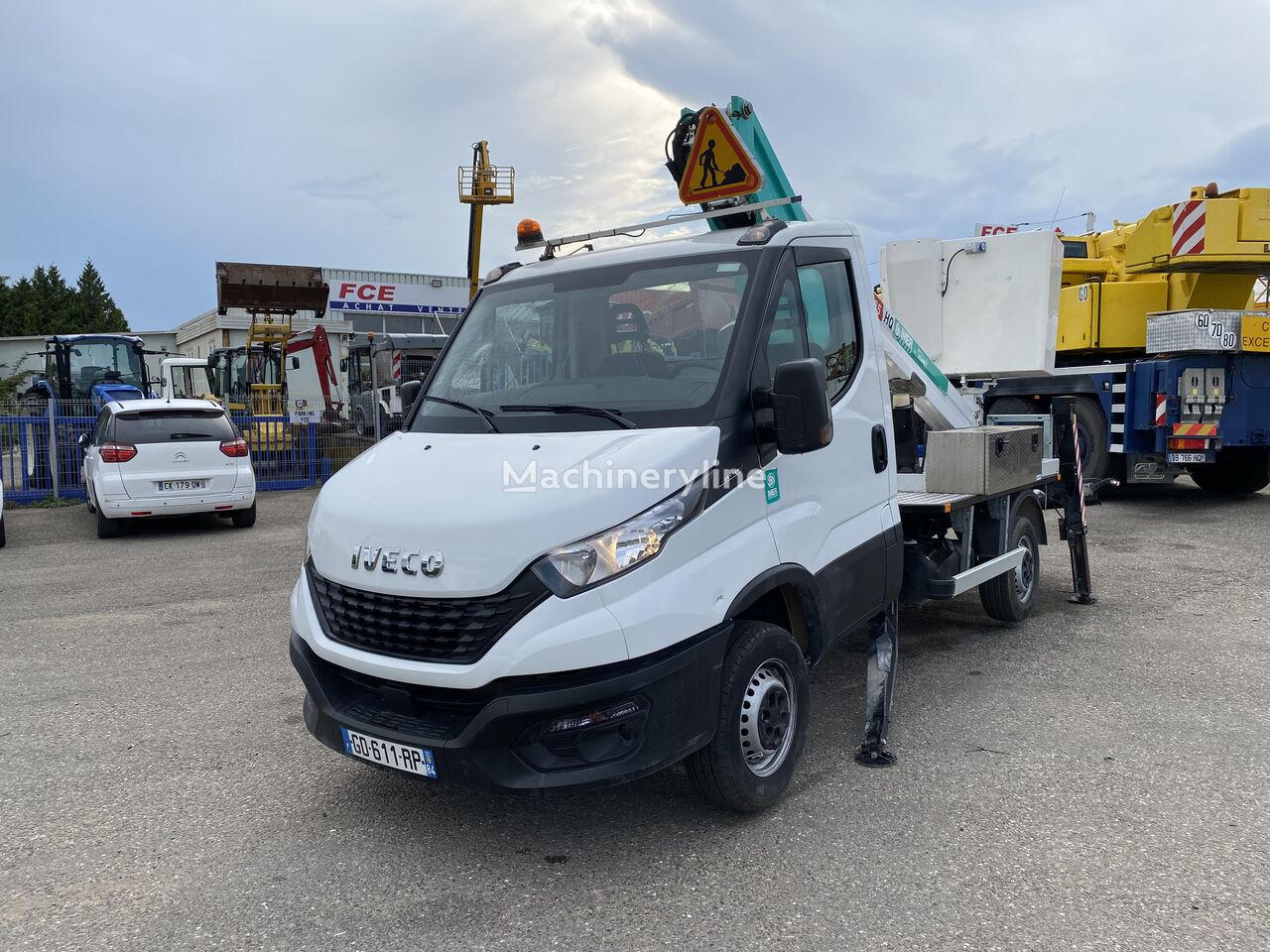 sérült IVECO Daily 35-140/COMET-IMER 17.85HQ kosaras autó