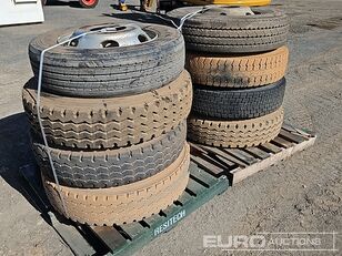 Qty of Truck Tyres homlokrakodó abroncs